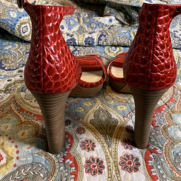 Vince Camuto Sathina Heels - Picture 8 of 12